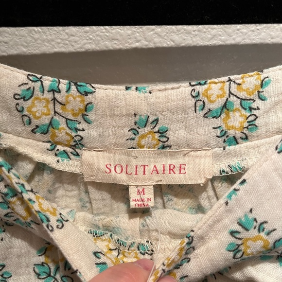 Cute Floral Blouse with scalloped edges - Picture 2 of 3